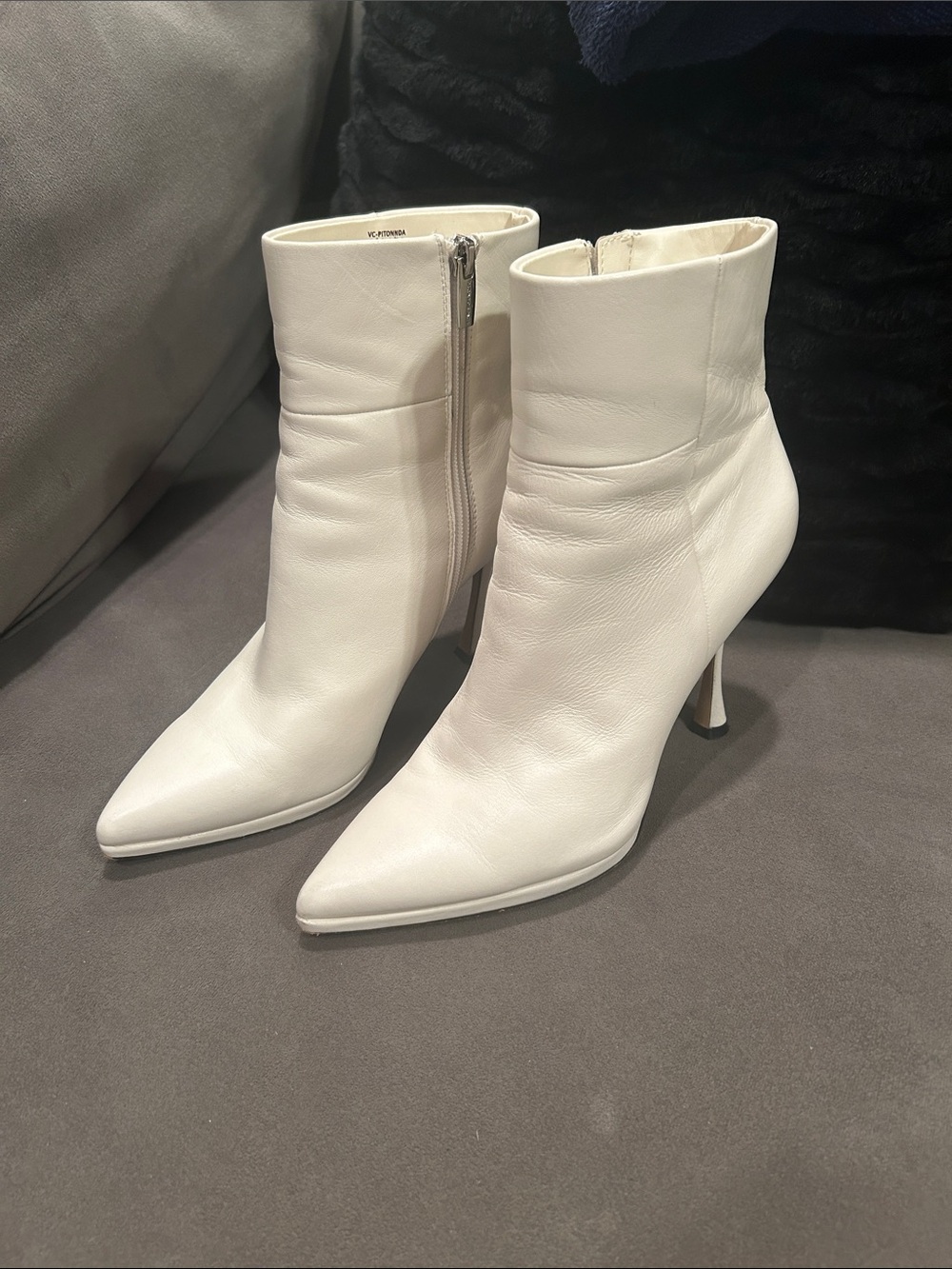 Vince Camuto Pitonnda White Stiletto Ankle Booties Pointed Toe Women’s Size 7.5M